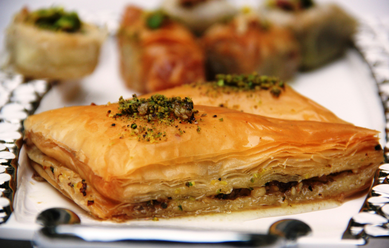 greek-serving-food